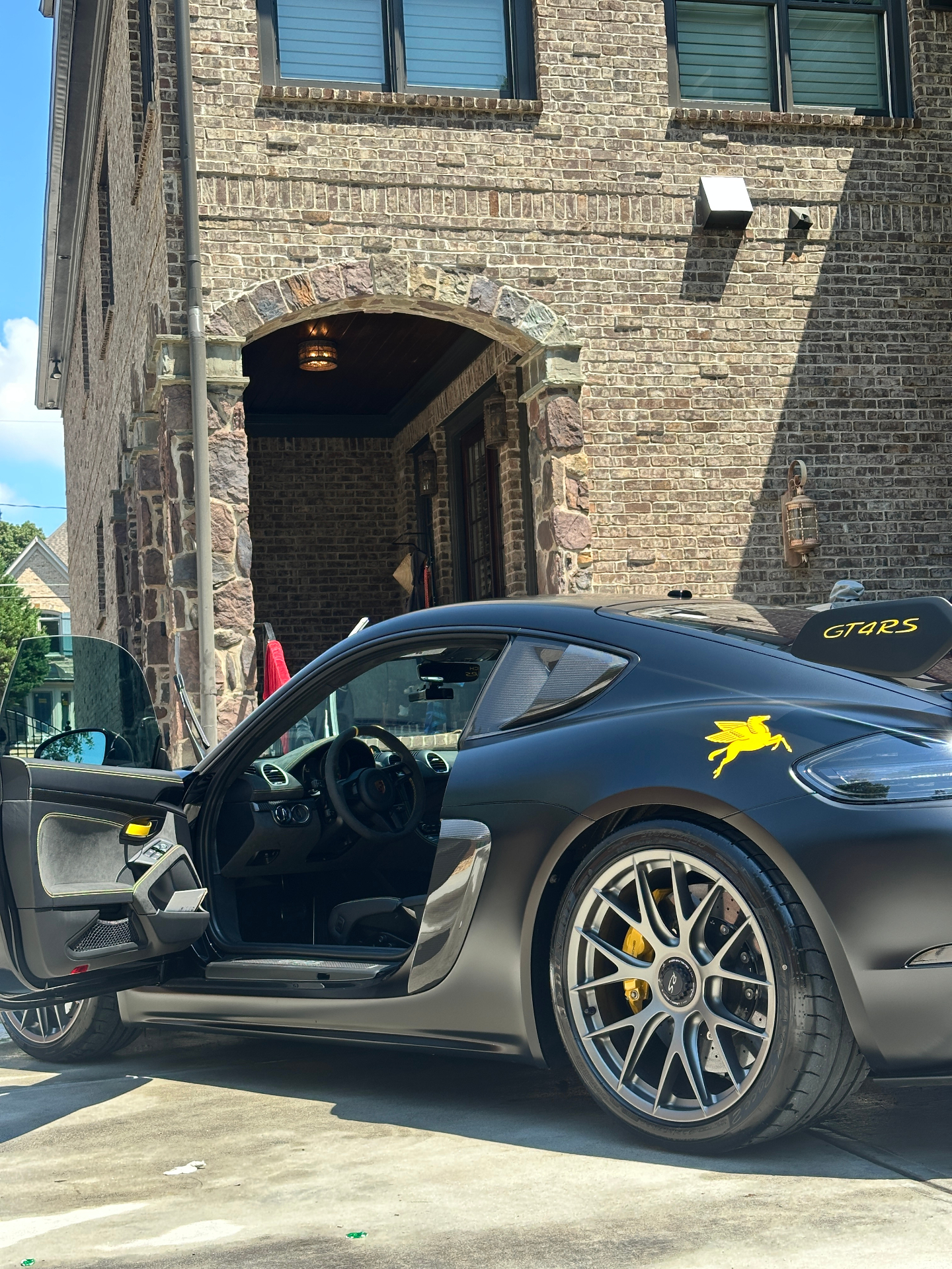 Detailed Porsche GT4 RS